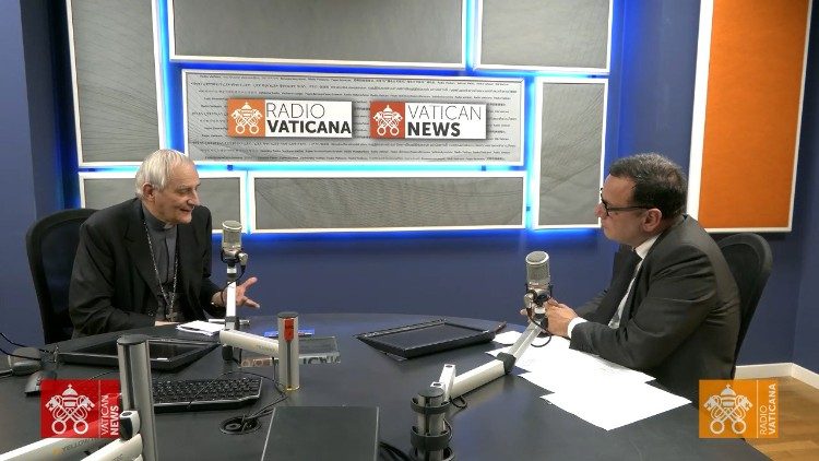 O Diretor Andrea Monda entrevista o cardeal Matteo Maria Zuppi na Rádio Vaticano