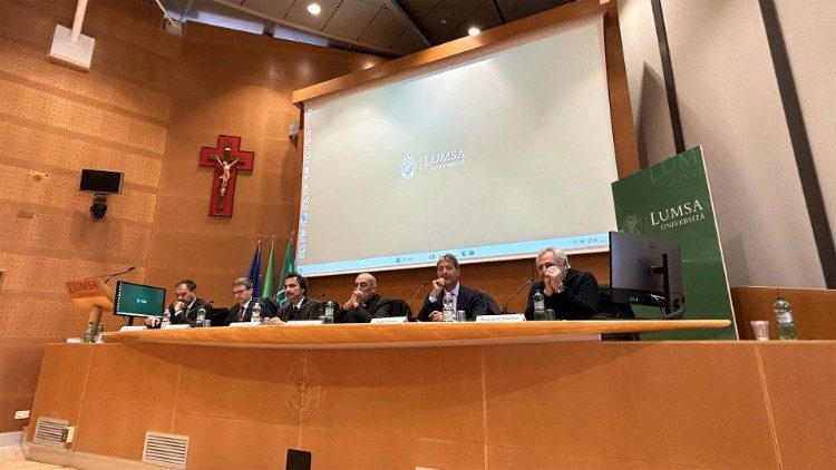 L’informazione è la prima forma di solidarietà, disarmare le parole