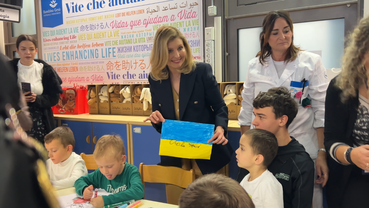 Ukraine‘s First Lady meets Pope and visits patients at Vatican Children's Hospital