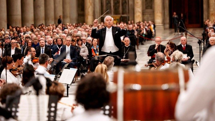 Un momento del concerto della Swiss National Orchestra a San Paolo fuori le Mura