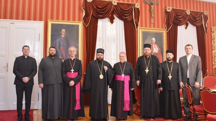 Episkop osječkopoljski i baranjski s pratnjom u Nadbiskupskom domu u Đakovu  (Foto: TU DJOS)