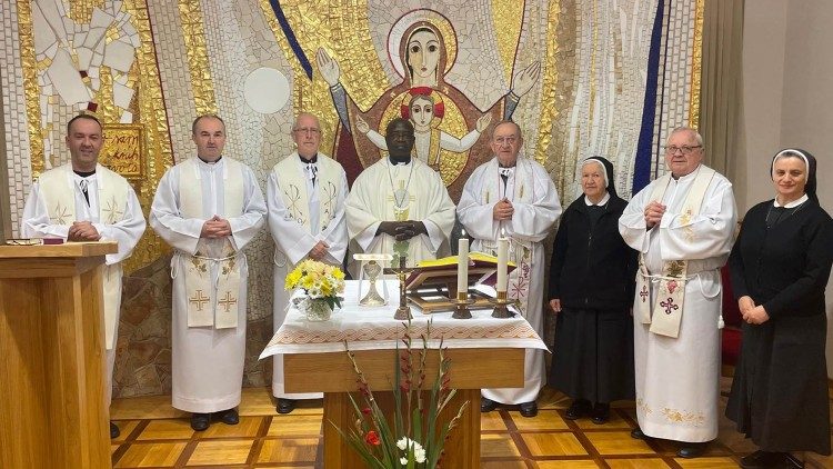 Na blagdan Gospe od Čudotvorne medaljice biskup Abbo predvodio misu u kapeli Doma pape Ivana Pavla II.u Požegi  (Foto: Marijan Pavelić)