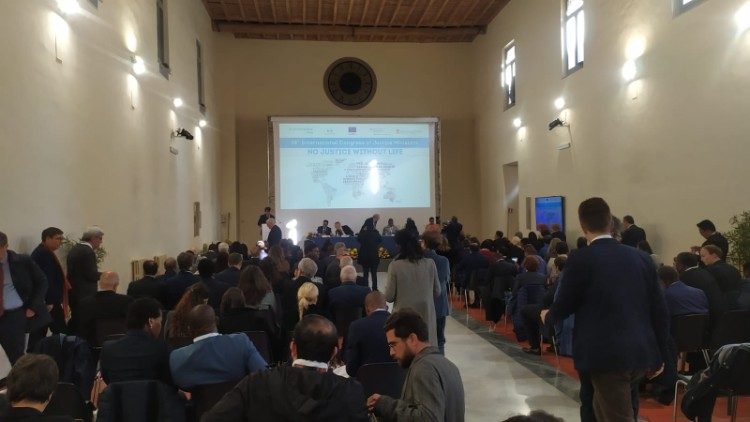 Les participants à la conférence.