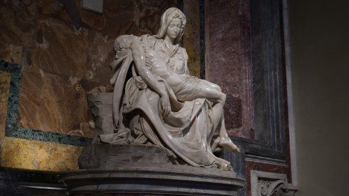 Dotée d’une nouvelle lumière, la Pietà de la basilique Saint-Pierre brille à nouveau