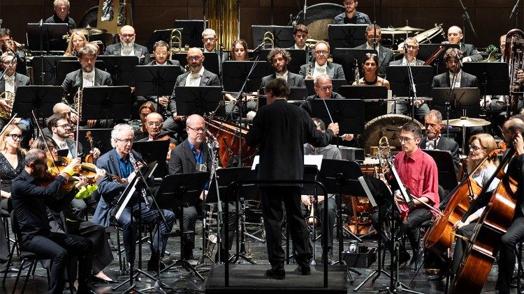 Ensemble Modern e l'Orchestra del Teatro La Fenice di Venezia