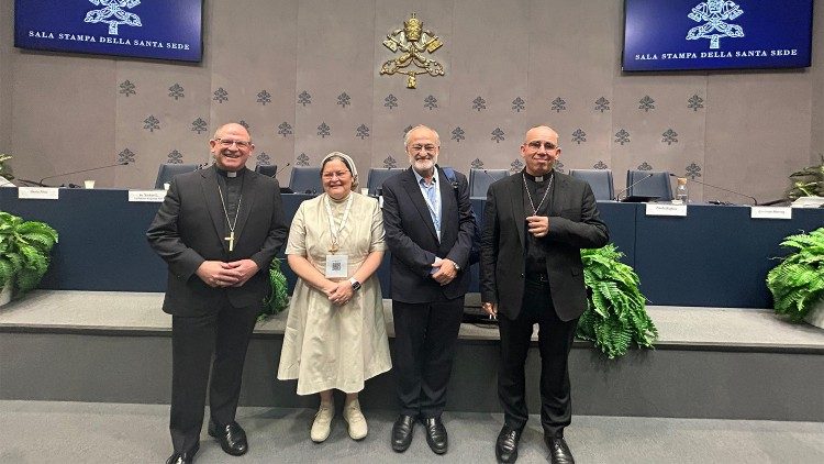 De izquierda a derecha: Mons. Randazzo, Sor Xiskya, Cardenal López Romero, Mons. Rougé