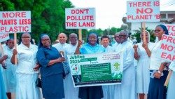 Hombres y mujeres consagrados del Vicariato Apostólico de Donkorkrom promueven la protección del medio ambiente