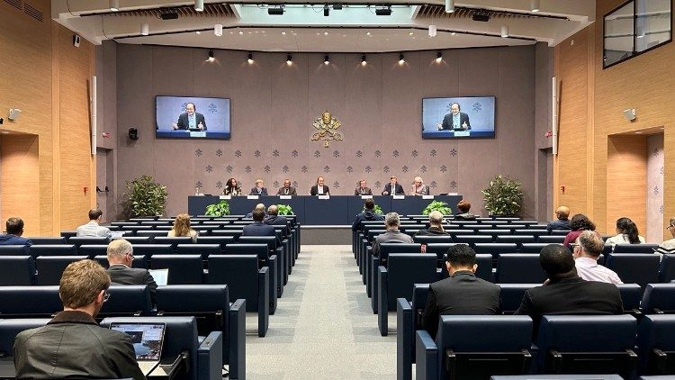 Sala stampa vaticana, briefing sui lavori del Sinodo