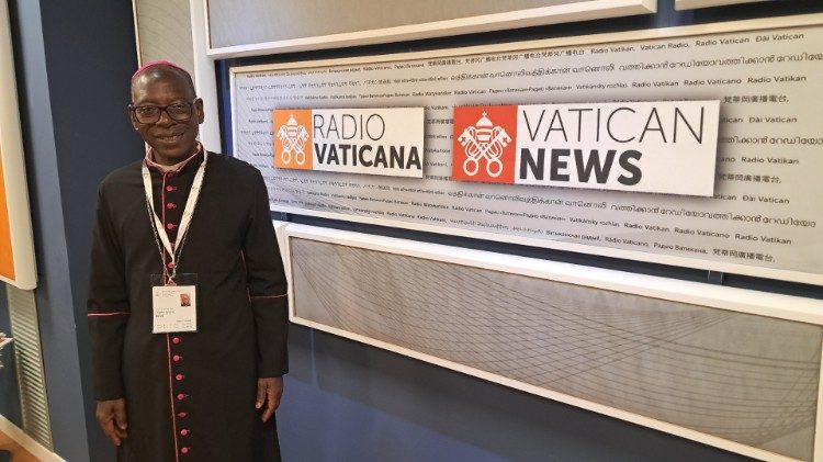 Il cardinale eletto, monsignor Ignace Bessi Dogbo, negli studi di Radio Vaticana - Vatican News