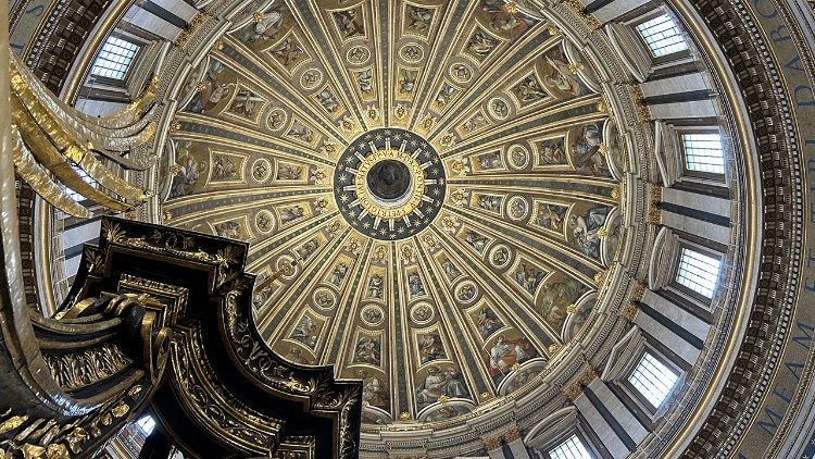 La Cupola di San Pietro vista dalla sommità del Baldacchino