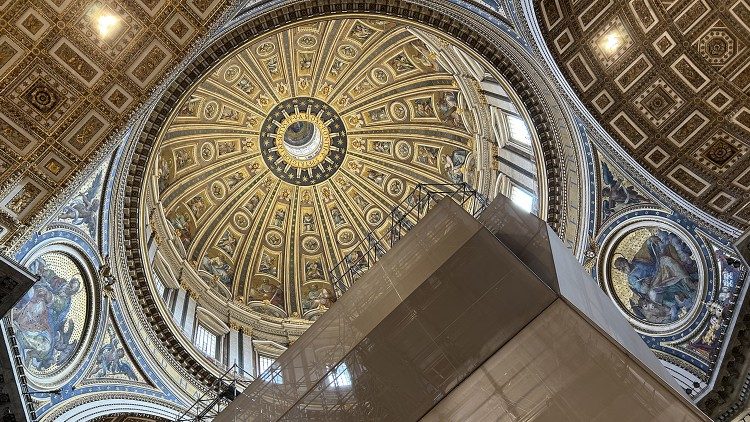 Images of restoration work on the Baldacchino in St. Peter's Basilica