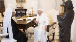 Audience du Pape avec l'archevêque majeur Mgr Sviatoslav Chevtchouk, dans la bibliothèque du Palais apostolique, le 10 octobre 2024. 