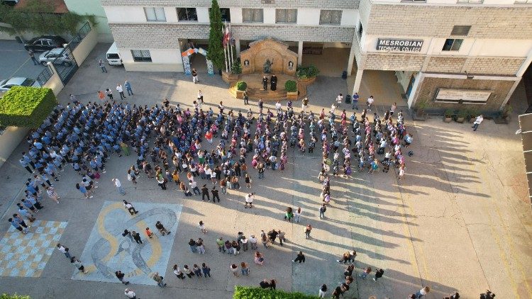 2024.10.10 Libano. La scuola Mesrobian riapre i battenti malgrado la guerra