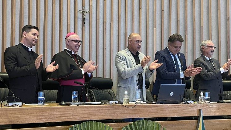 Dom Ricardo Hoepers participa de sessão solene na Câmara Legislativa do Distrito Federal