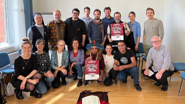 Encontro com membros das congregações masculinas e femininas fundadas por Santo Arnaldo Janssen, Viena. O diálogo abordou o tema da conversão ecológica integral e a atuação das congregações na coerência ética, administração e desinvestimento em mineração