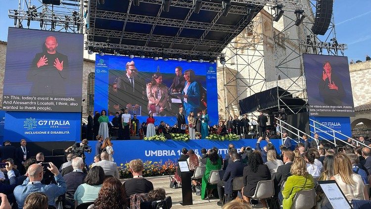 A cerimônia de abertura do G7 em Assis