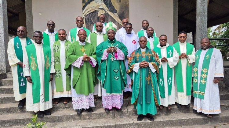 Des participants à la première assemblée générale plénière de la Conférence des Supérieurs Majeurs de la République Démocratique du Congo (Cosuma) au centre Theresianum de Kinshasa (13-19 octobre 2024).