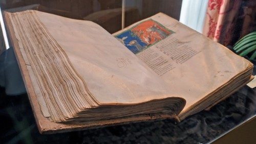 O manuscrito litúrgico iluminado do século XIII, exibido para a ocasião pela BAV