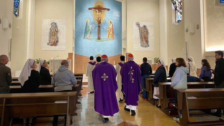 Cardeais Krajewski e Steiner no funeral na Igreja de Santa Mônica