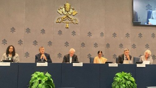 Briefing sobre los trabajos del Sínodo desde la Oficina de Prensa de la Santa Sede, martes 15 de octubre de 2024.