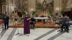 Carla Zaldivar en concierto en la basílica sant'Andrea della Valle