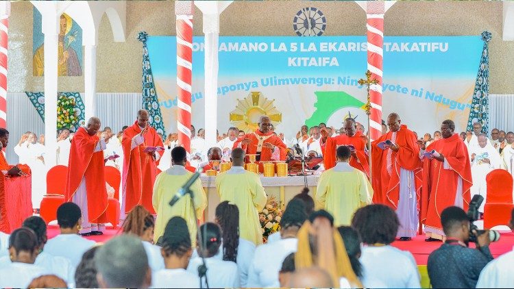 Ujumbe wa Baba Mtakatifu Francisko katika maadhimisho ya Siku ya 98 ya Kimisionari Ulimwenguni Dominika tarehe 20 Oktoba 2024 unanogeshwa na kauli mbiu “Enendeni na alikeni kila mtu kwenye Karamu” (Rej. Mt. 22:9) 