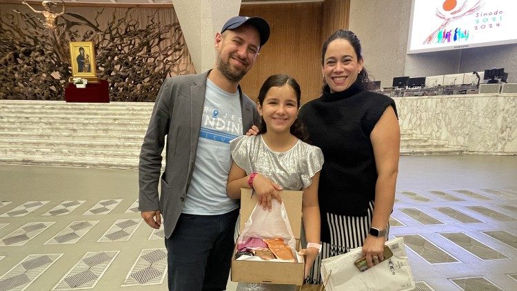 José Manuel, Ana Cecilia e Inés na Sala Paulo VI