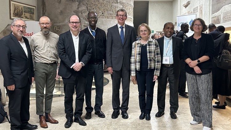 Teilnehmende der Diskussion Missio@TheSynod im Campo Santo