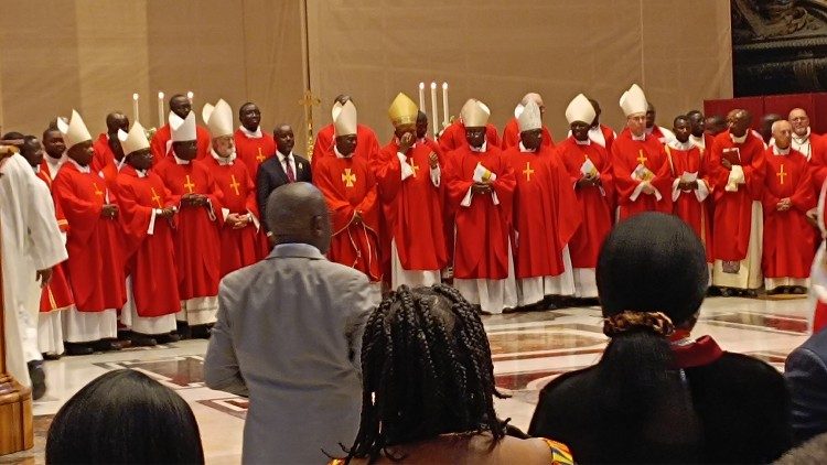 Missa da ocasião do 60º aniversário da canonização dos Mártires do Uganda, presidida pelo Cardeal Peter Turkson, Basílica de São Pedro, 19-10-24 