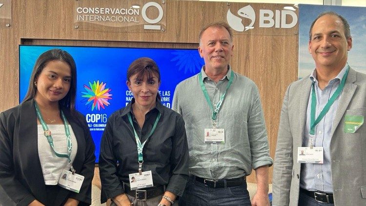 Emilce Cuda (seconda da sinistra) alla COP16 di Cali in Colombia (ottobre 2024)