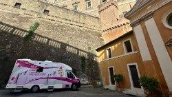 La carovana ambulatorio per le donne povere in Vaticano