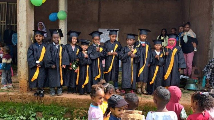 Les premiers diplômés de l'école maternelle