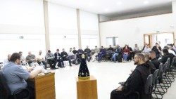 Os representantes participaram ativamente, fazendo diversas perguntas sobre como fortalecer o trabalho de assessoria das Novas Comunidades em suas dioceses.