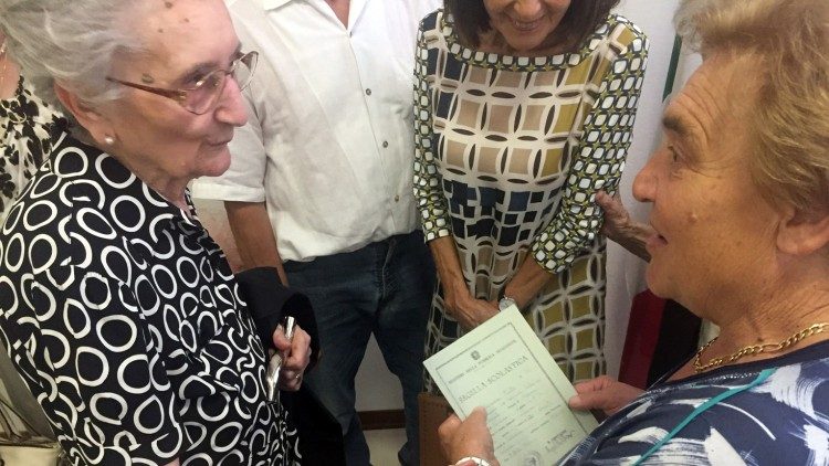 Mrs Ada Miotti Parolin (left)  the motter of Cardinal Pietro Parolin