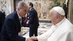 Paolo Garonna avec le Pape François lors d'une audience à la Fondation Centesimus Annus Pro Pontifice.