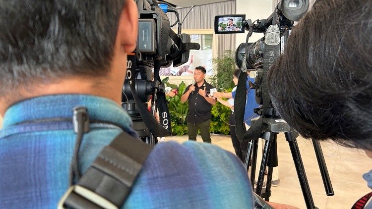 La conferenza stampa di presentazione del Poliedro, alcune testimonianze di giovani