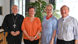 Organisationsteam für europäischen Synoden-Workshop in Linz - v.l.: Bischof Ladislav Nemet (Belgrad, CCEE-Vizepräsident), Klara Csiszar, Myriam Wijlens, Christoph Theobald