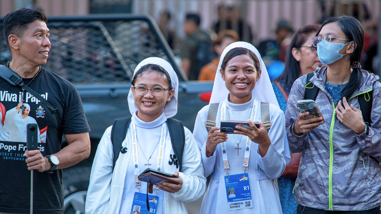 Sister Ester Elida O. Harita and Sister Fatima Asni Soares waiting in the crowd (Photo by Mark Saludes / LiCAS News)