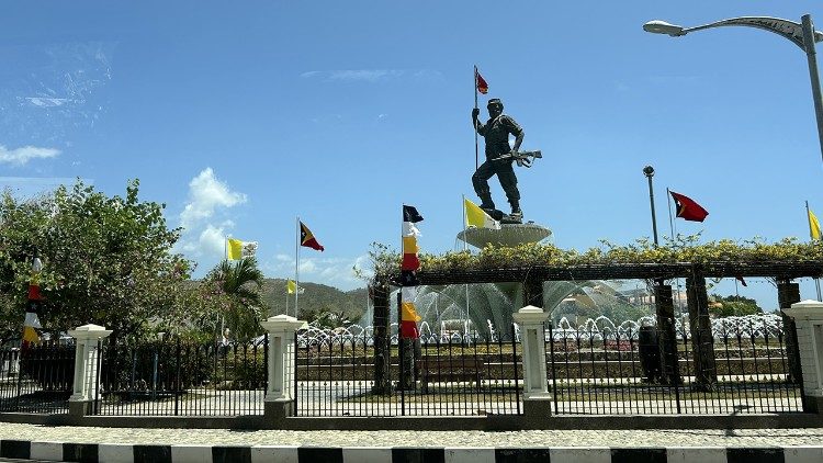 Il monumento dedicato al presidente Nicolau Lobato