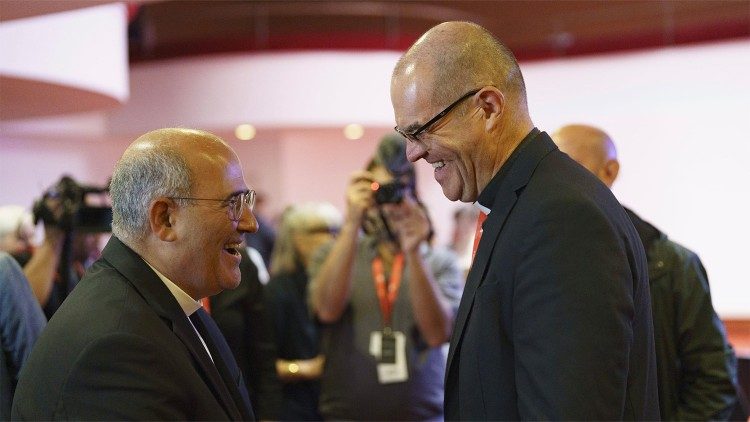 Monsignor Davide Milani con il cardinale Tolentino De Mendonça. Foto Karen Di Paola