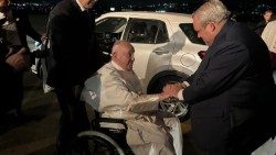 El Papa Francisco ha vuelto a Port Moresby, la recepción en el aeropuerto Jacksons