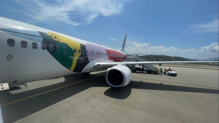 Pope Francis departs from Papua New Guinea