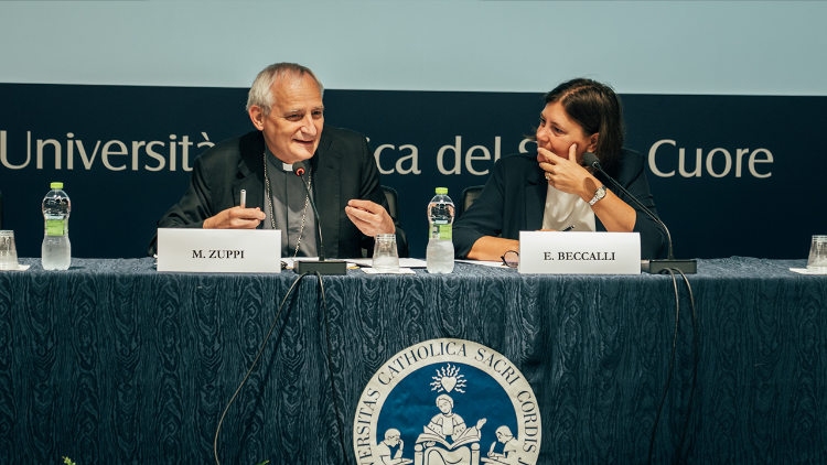 Cardeal Zuppi e reitora Elena Beccalli da Universidade Católica da Itália