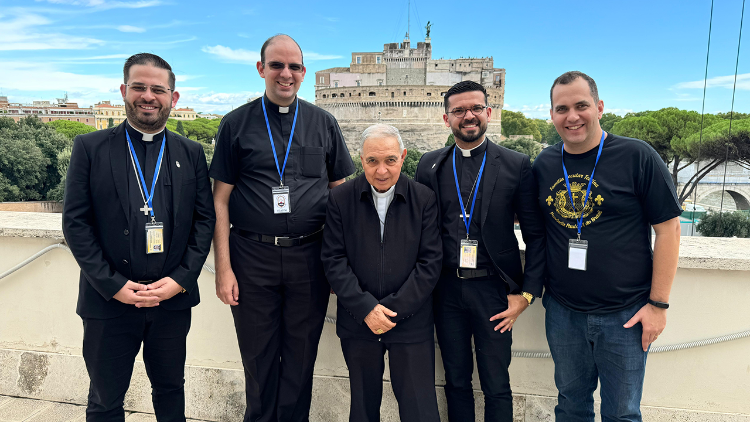 Membros da Ordem dos Teatinos visitam a Rádio Vaticano