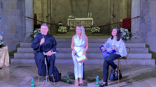 Un borgo di libri, i bambini parlano di pace con padre Fortunato a Caserta