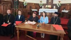 Firma del documento de Constitución de la Mesa Interconfesional de España, en la Catedral del Redentor, de la Iglesia Reformada Episcopal, en Madrid