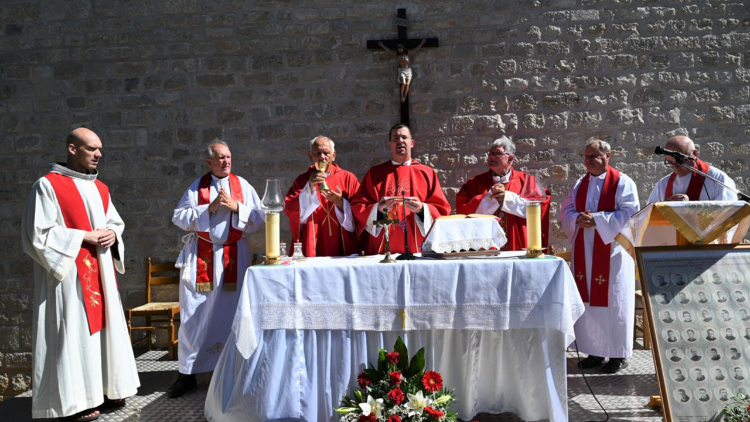 Misno slavlje u Karinu na spomen franjevaca ubijenih u Drugom svjetskom ratu (Foto: Ines Grbić)