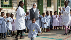 En la frontera con Eritrea, en Adwa, el "Kidane Mehret General Hospital", atendido por una misión de religiosas salesianas, apoya a las madres jóvenes y sana las heridas de las mujeres maltratadas.