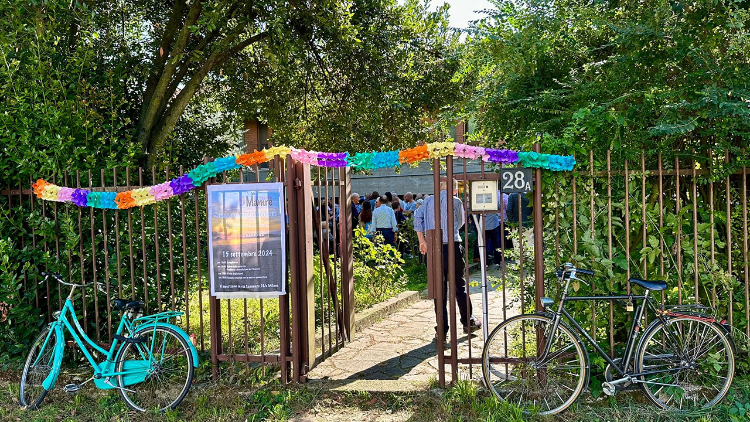 L'ingresso nella Tenda di Mamre il giorno dell'inaugurazione (foto Margherita Lazzati)