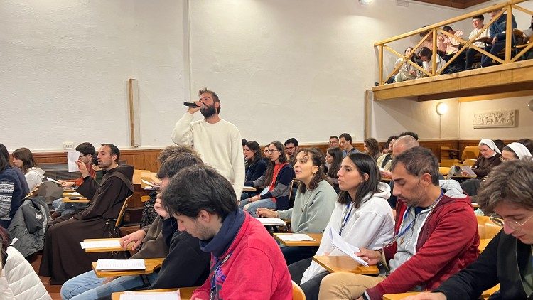 Davide Scavolini , ha presentato il brano "Se disegni nel cielo il tuo nome", scritto proprio al santuario della Verna